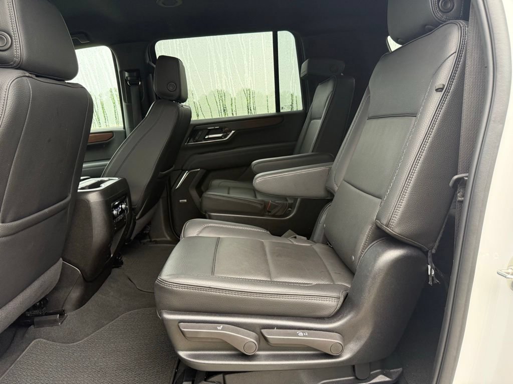 Used 2025 GMC Yukon XL Denali AWD/4WD image 14