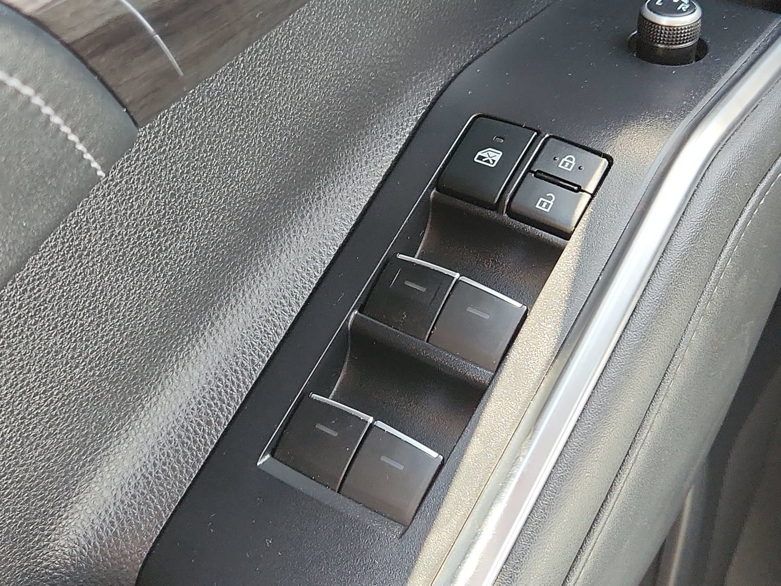 Used 2021 Toyota Highlander Platinum FWD image 16