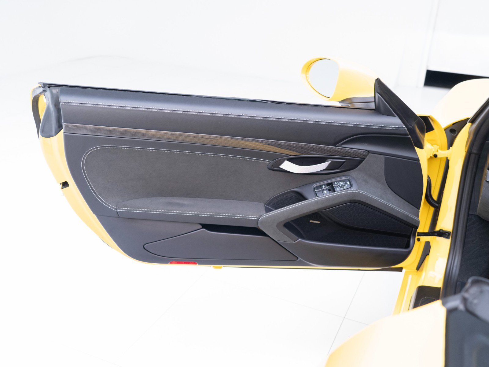 Certified 2023 Porsche 718 Boxster Spyder RWD image 21