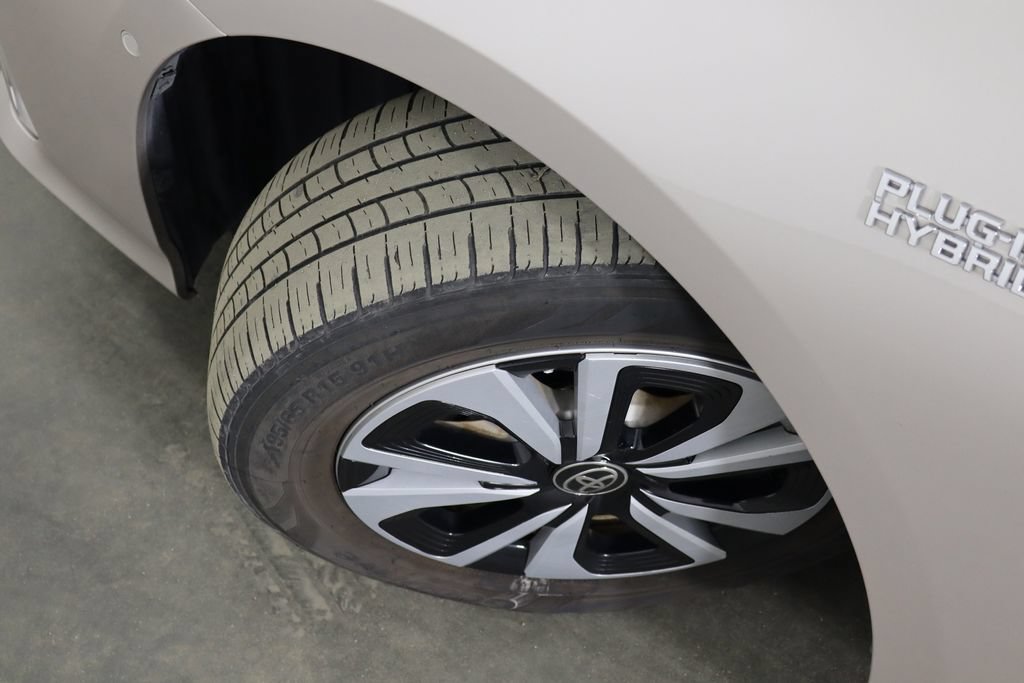 Used 2020 Toyota Prius Prime Limited FWD image 38
