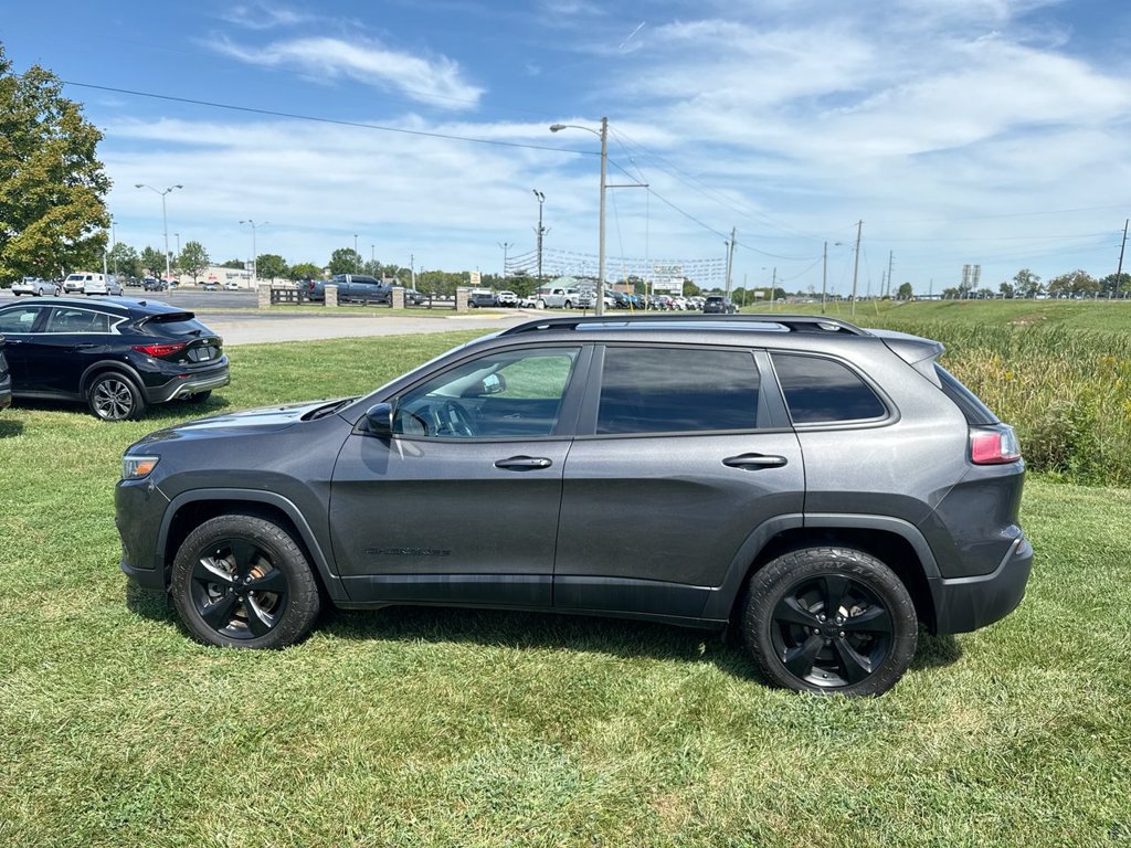 Used 2022 Jeep Cherokee Latitude Lux w/ Sun & Sound Group AWD/4WD image 11