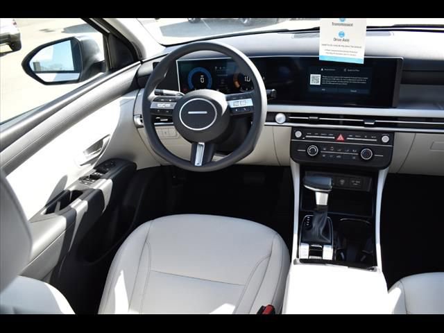 Certified 2025 Hyundai Tucson SE FWD image 4