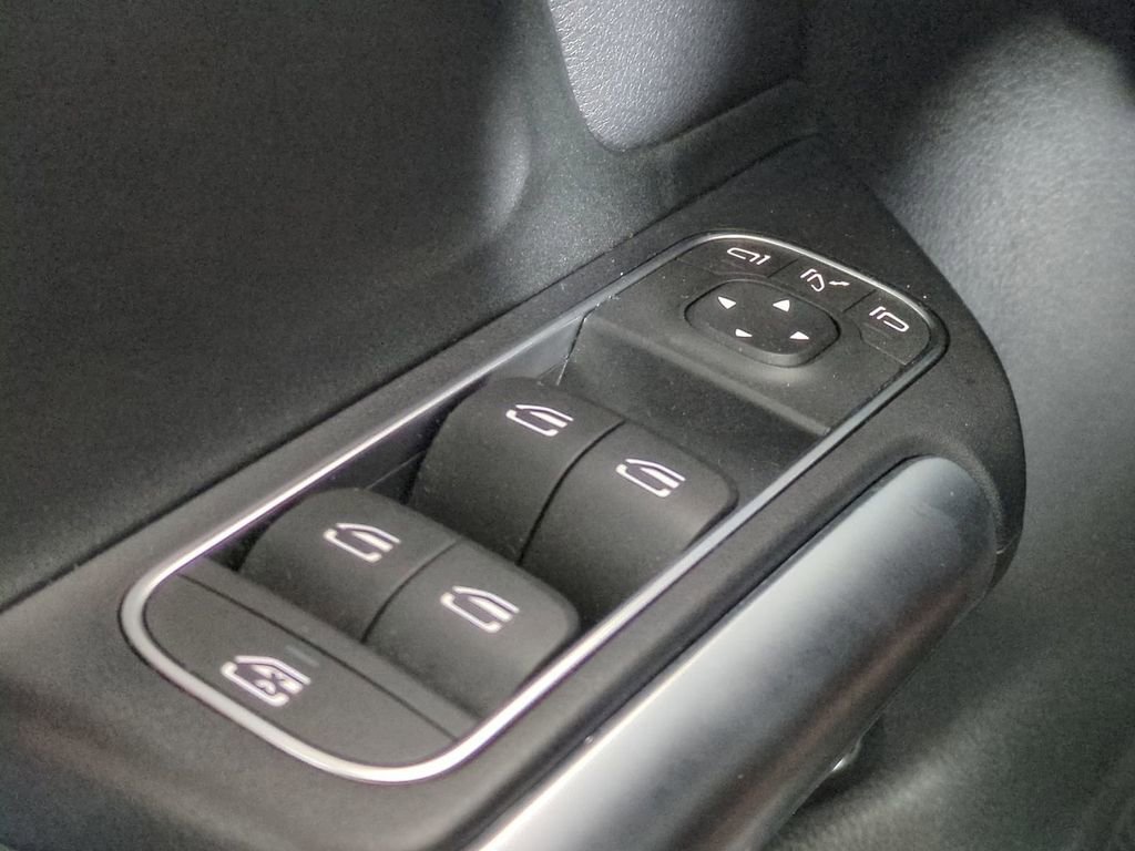 Used 2025 Mercedes-Benz GLA 250 image 28