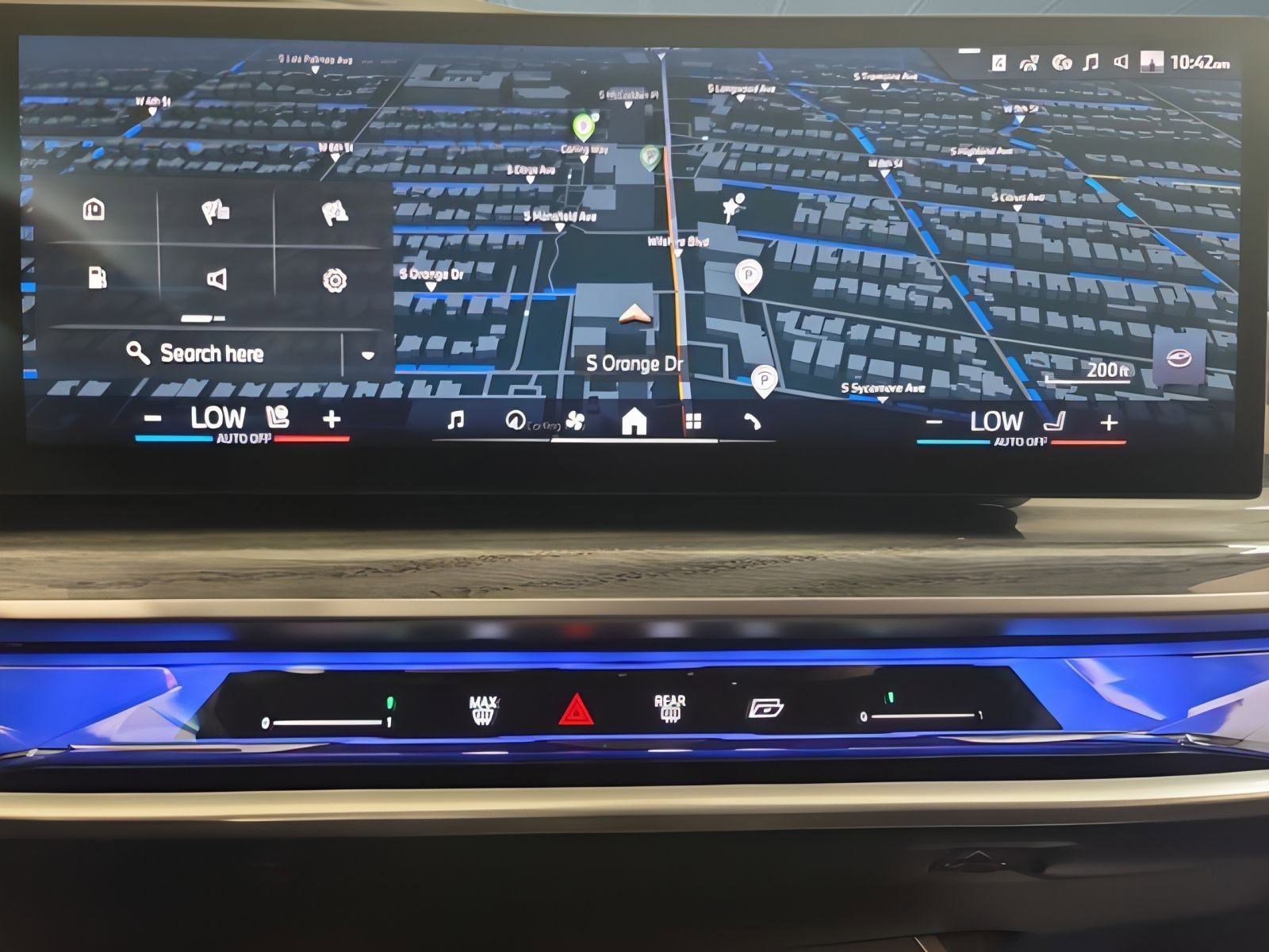 Used 2025 BMW 760i xDrive w/ Executive Package image 22