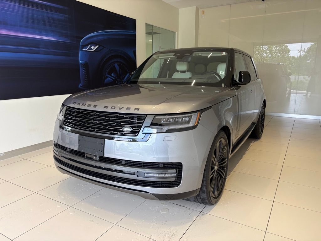 Used 2025 Land Rover Range Rover SE AWD/4WD image 1