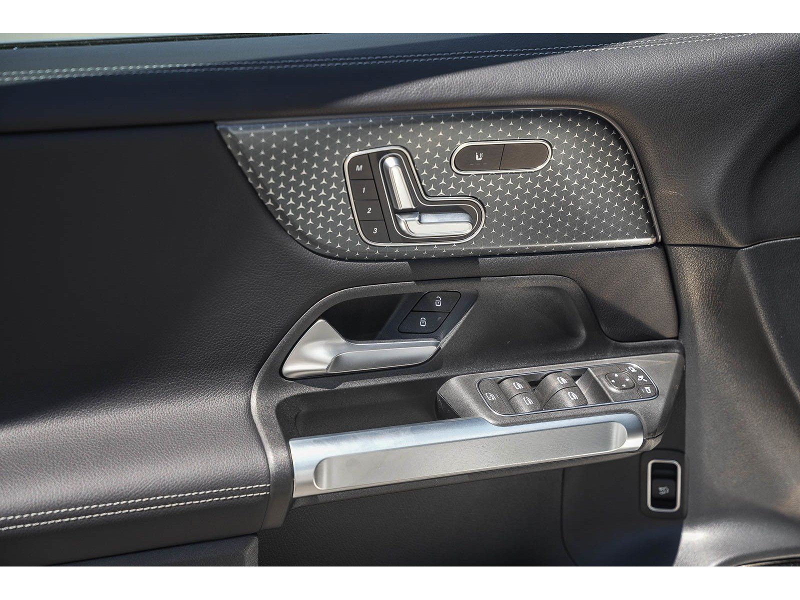New 2026 Mercedes-Benz GLB 250 4MATIC image 20