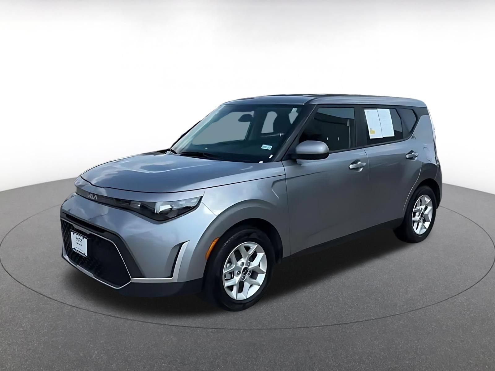 Used 2025 Kia Soul LX w/ LX Technology Package FWD image 6