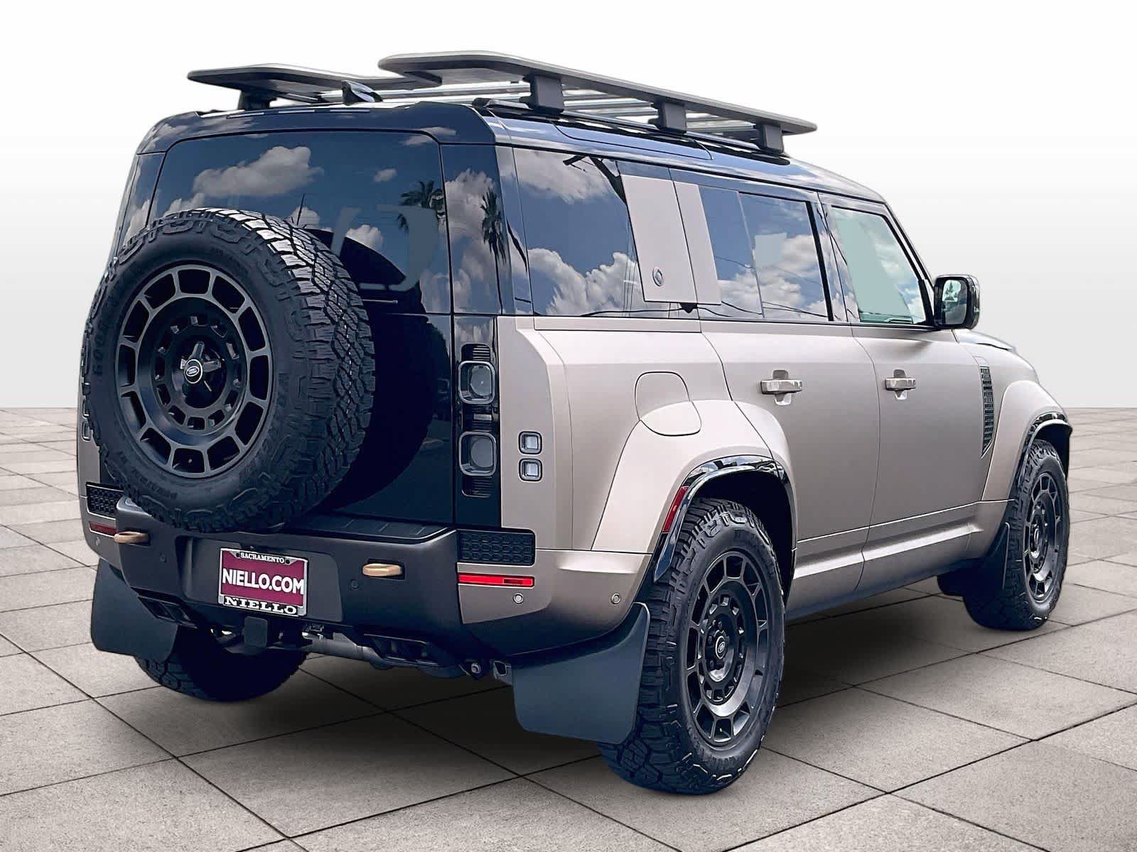 Used 2025 Land Rover Defender 110 AWD/4WD image 15