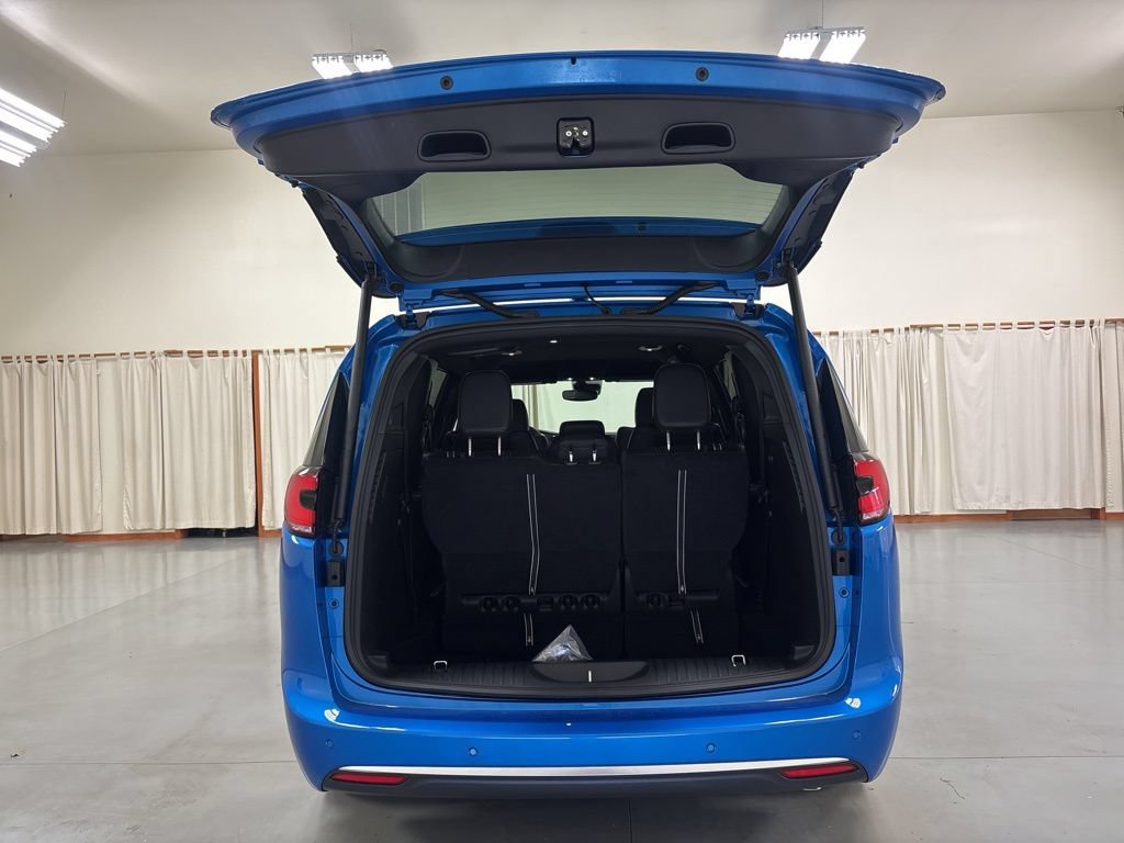 New 2027 Chrysler Pacifica Select FWD image 24