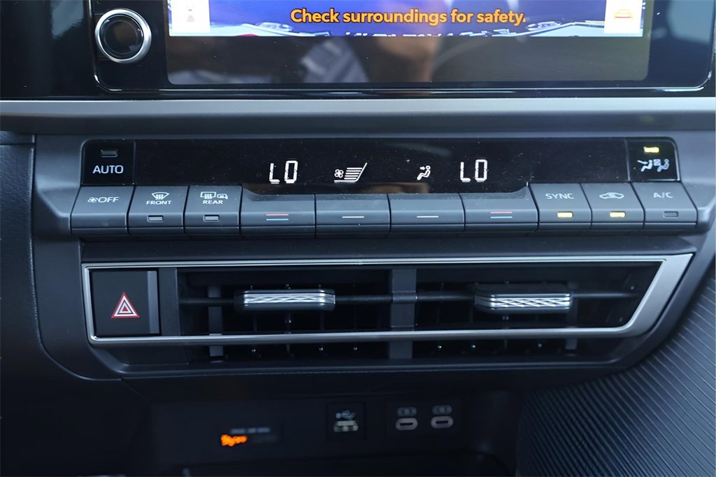 Certified 2025 Toyota Camry SE image 25