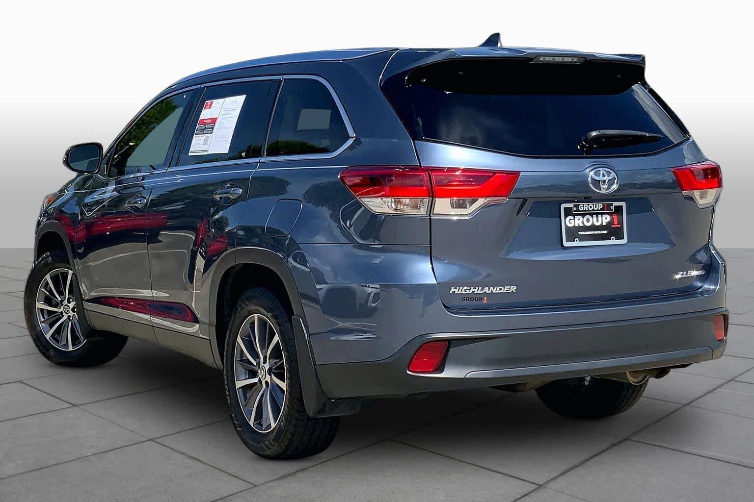 Used 2019 Toyota Highlander XLE AWD/4WD image 12