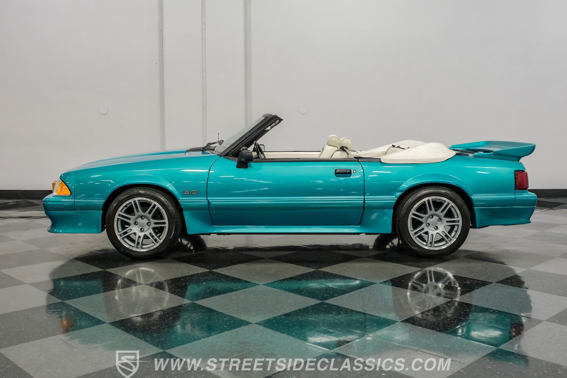 Used 1991 Ford Mustang LX RWD image 2