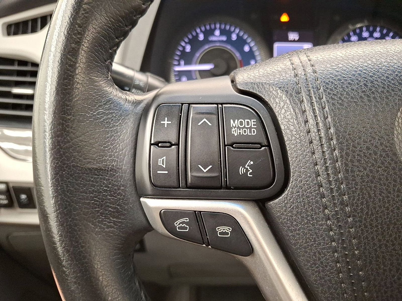 Used 2015 Toyota Sienna XLE w/ XLE Navigation Package FWD image 17