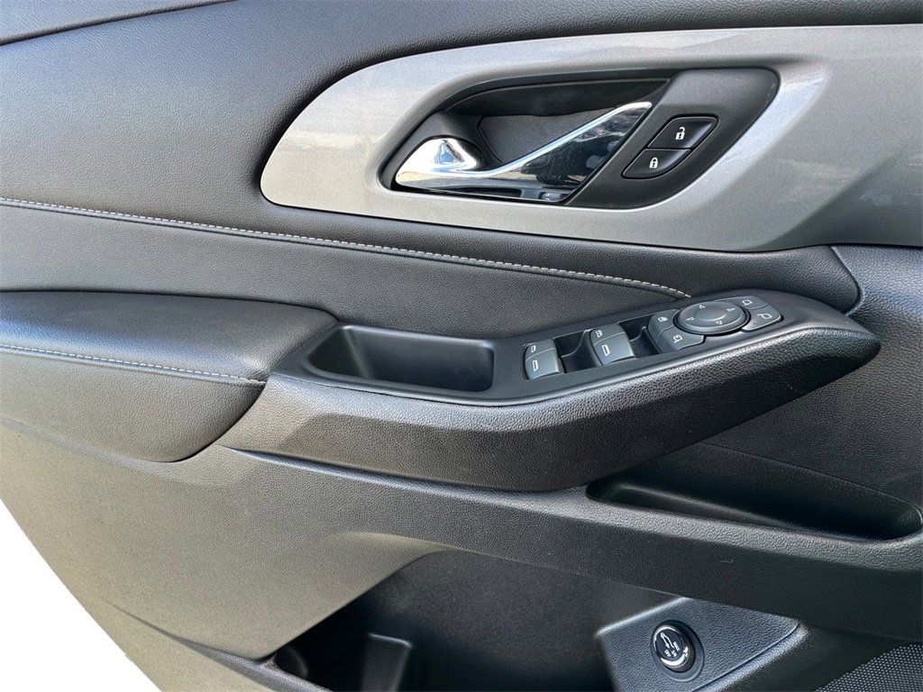 Used 2023 Chevrolet Traverse LT w/ LT Premium Package image 11