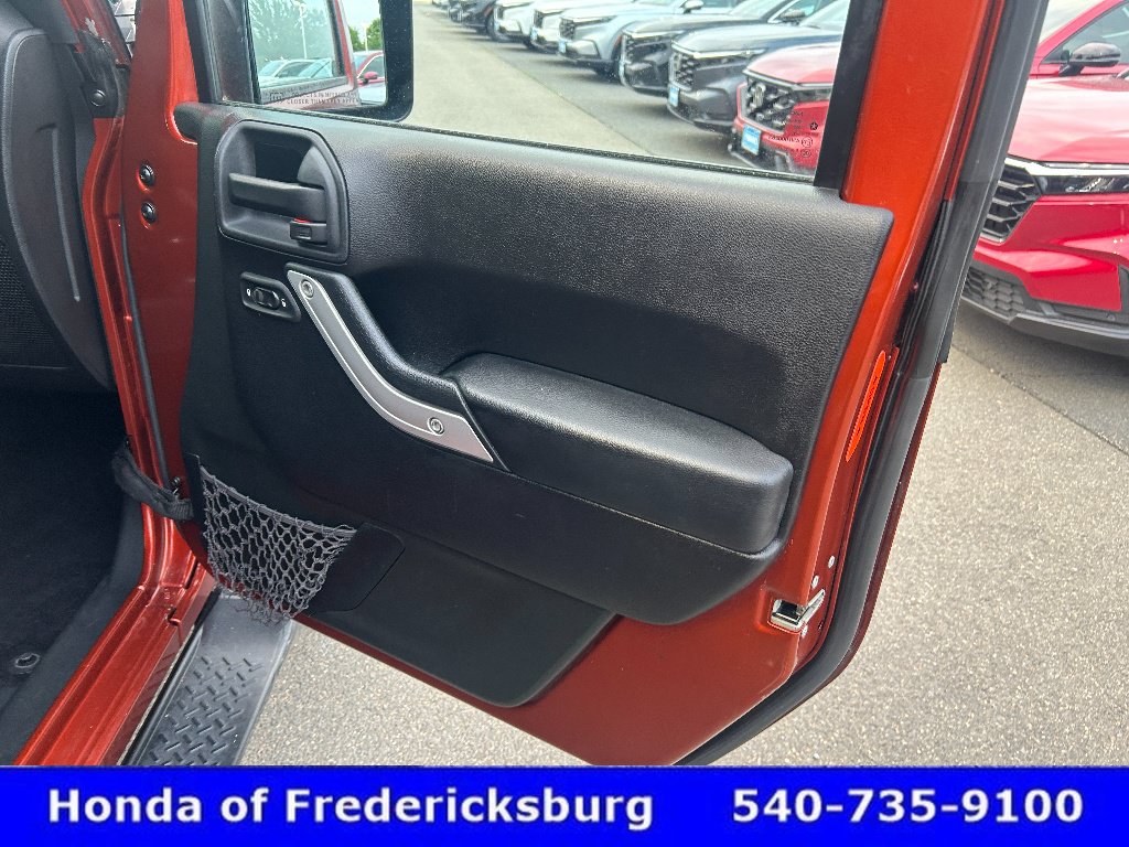 Used 2014 Jeep Wrangler Unlimited Sahara w/ Connectivity Group AWD/4WD image 14