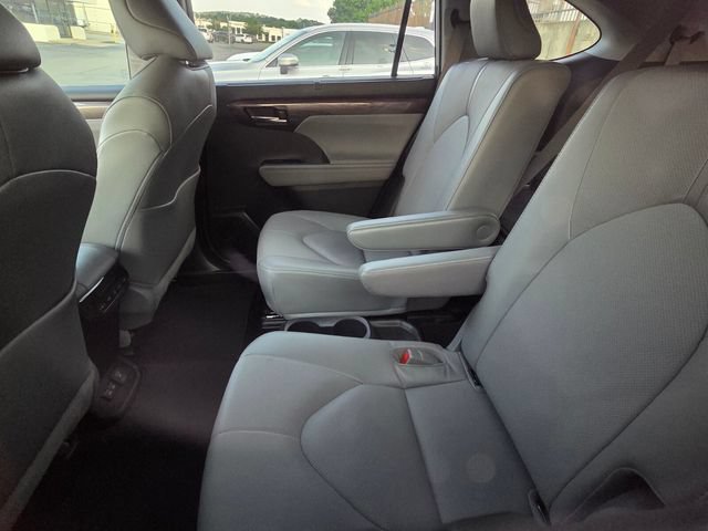 Used 2022 Toyota Highlander Limited AWD/4WD image 10