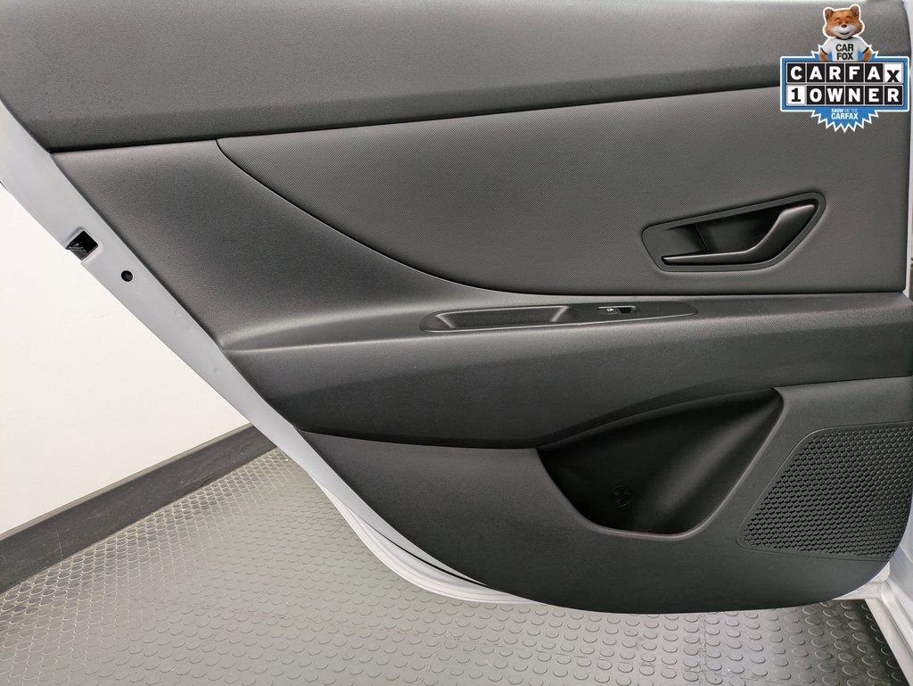 Used 2025 Hyundai Elantra Limited image 24