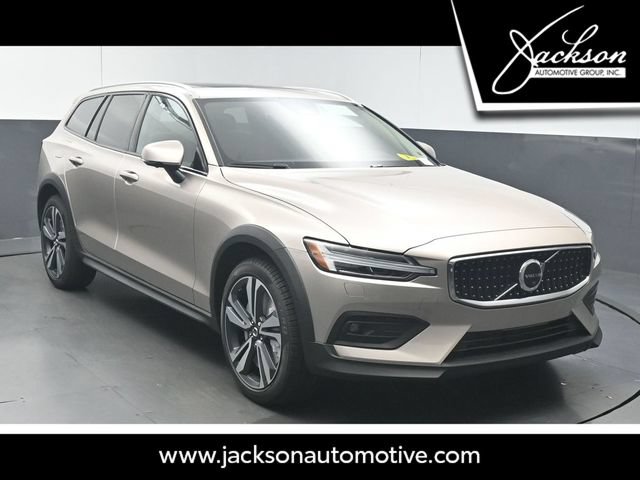 New 2026 Volvo V60 B5 Cross Country Plus w/ Protection Package Premier