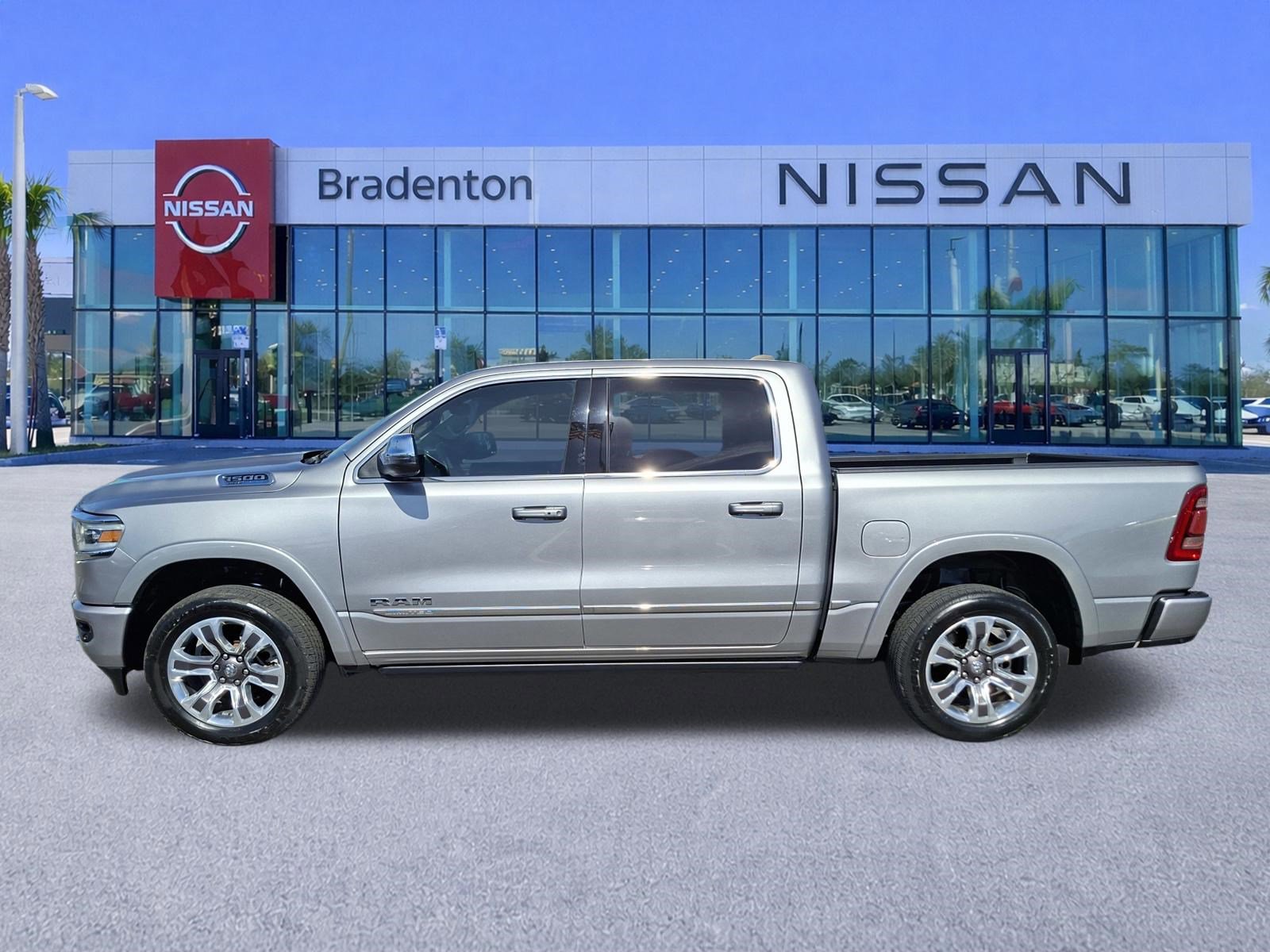 Used 2024 RAM 1500 Limited AWD/4WD image 8