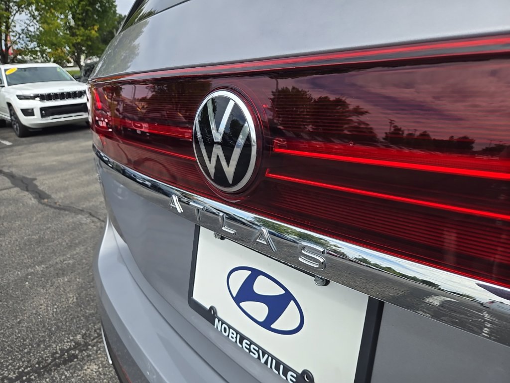 Used 2025 Volkswagen Atlas SE AWD/4WD image 12