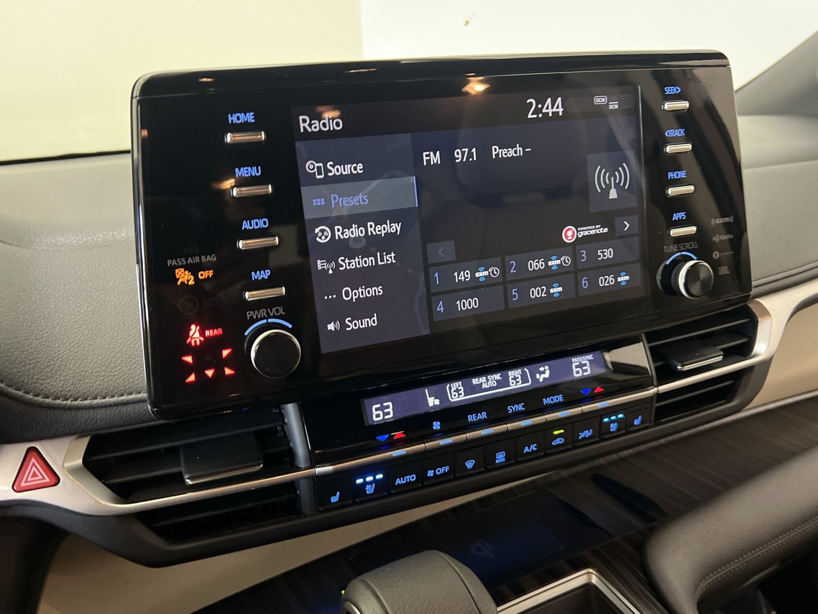 Used 2021 Toyota Sienna Limited FWD image 17