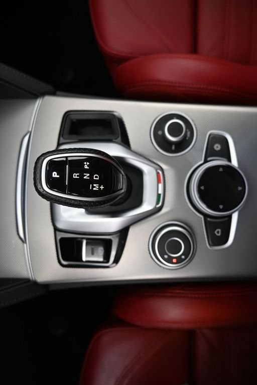 Used 2022 Alfa Romeo Stelvio Veloce AWD/4WD image 18