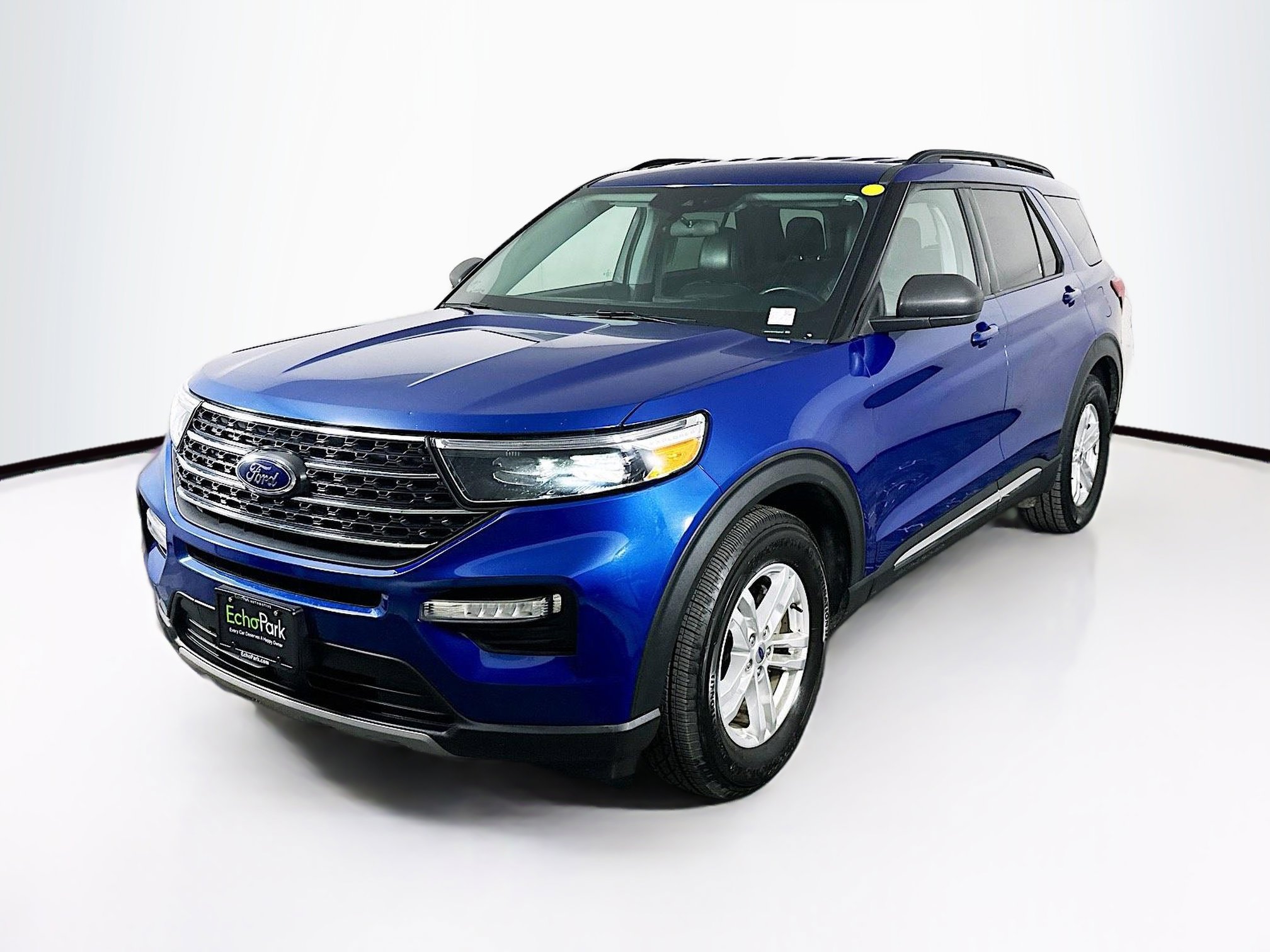 Used 2023 Ford Explorer XLT w/ Equipment Group 202A image 3