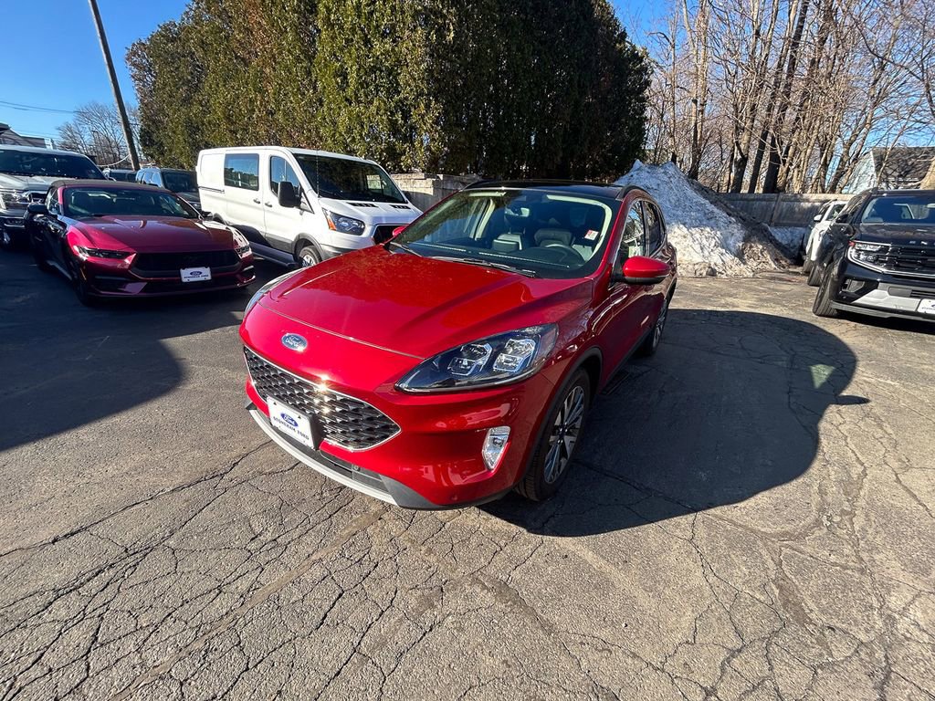 Used 2020 Ford Escape Titanium image 3