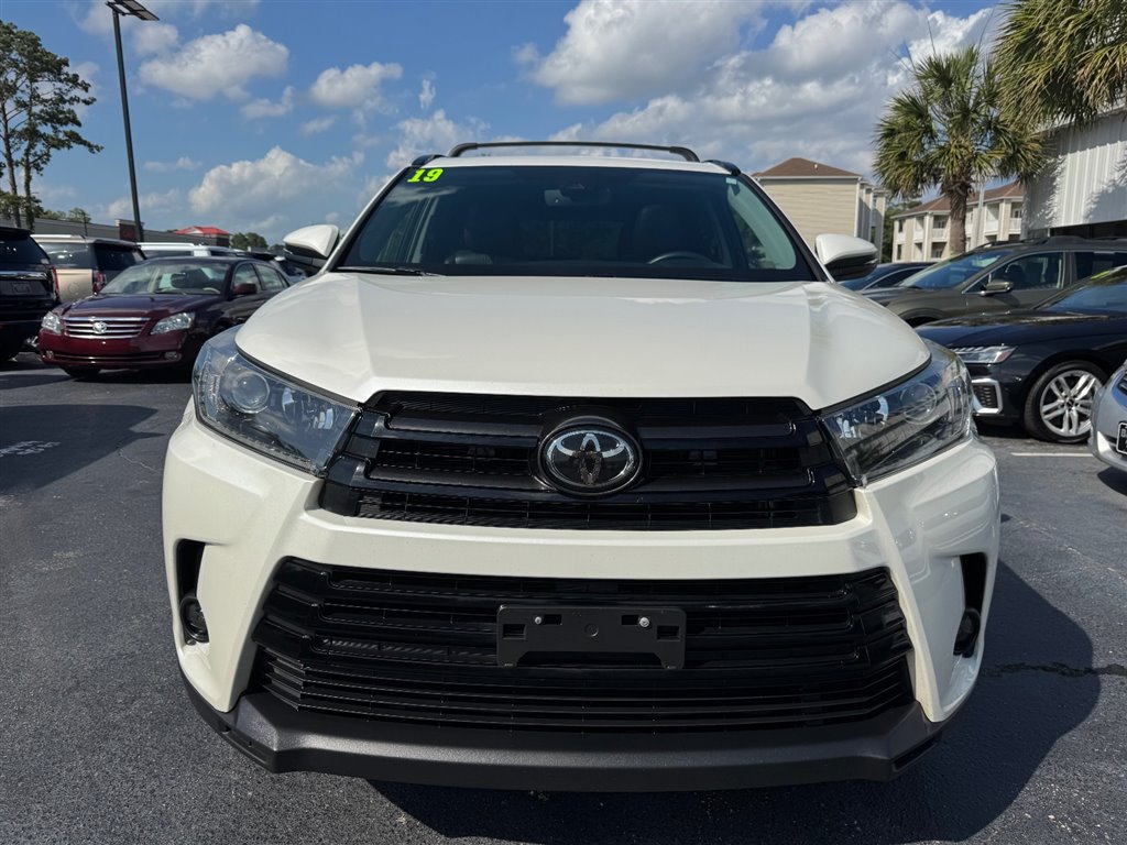 Used 2019 Toyota Highlander SE AWD/4WD image 3