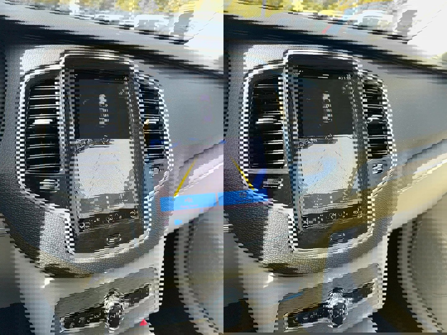 Certified 2023 Volvo XC90 B5 Plus w/ Protection Package image 18