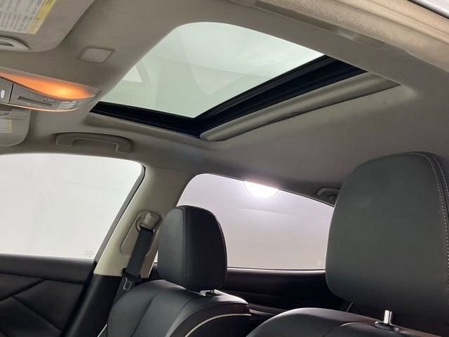 Used 2018 INFINITI Q70 L 3.7 image 15