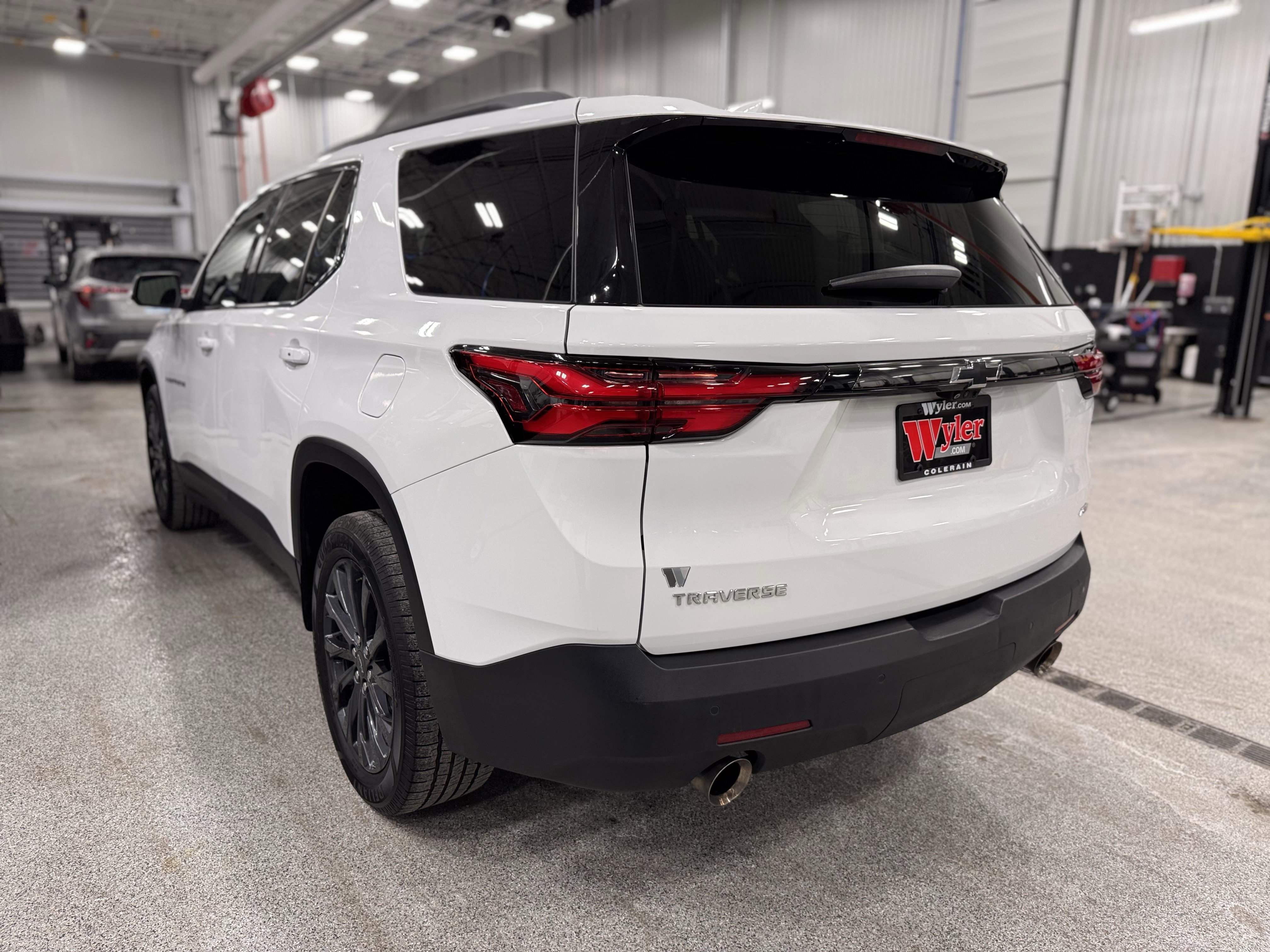 Used 2022 Chevrolet Traverse RS image 32