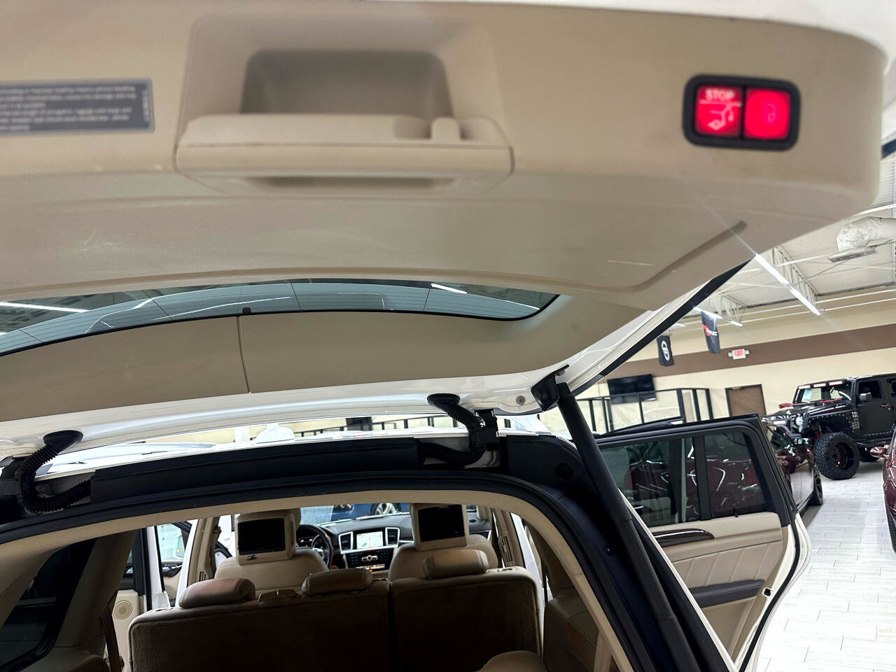 Used 2016 Mercedes-Benz GL 450 4MATIC w/ Premium I Package image 15