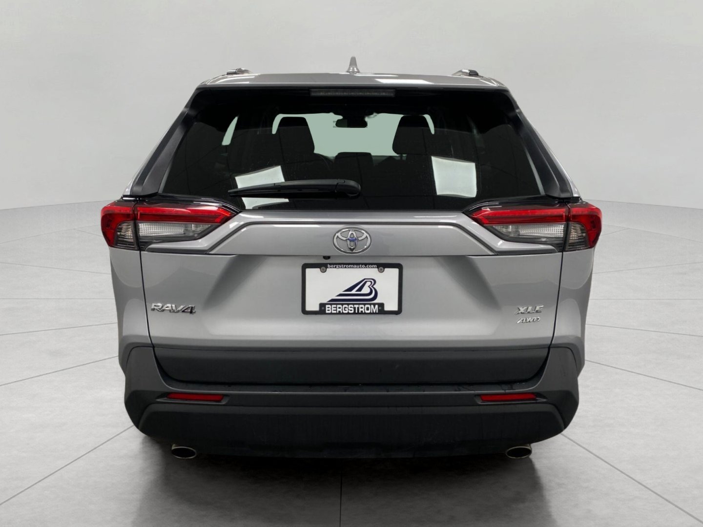 Used 2025 Toyota RAV4 XLE AWD/4WD image 5
