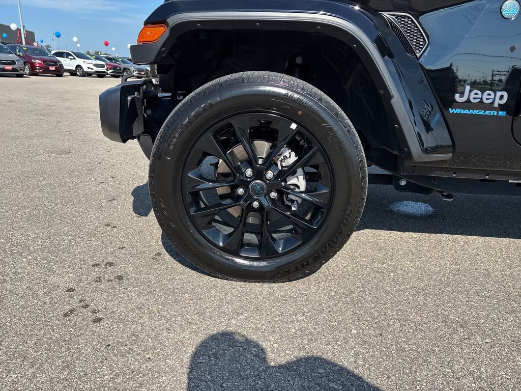 Used 2025 Jeep Wrangler Unlimited Sahara w/ Safety Group AWD/4WD image 30