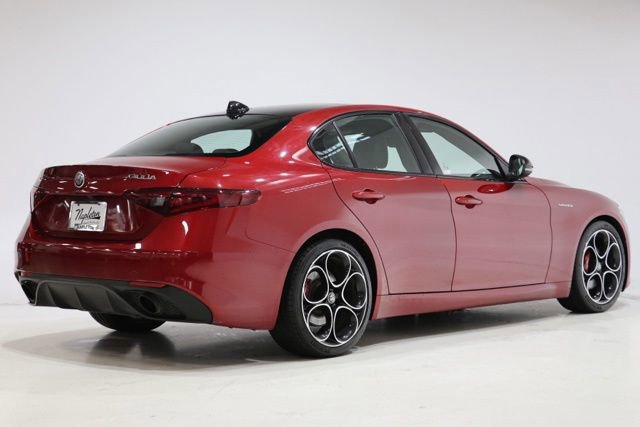 Used 2023 Alfa Romeo Giulia Veloce RWD image 7