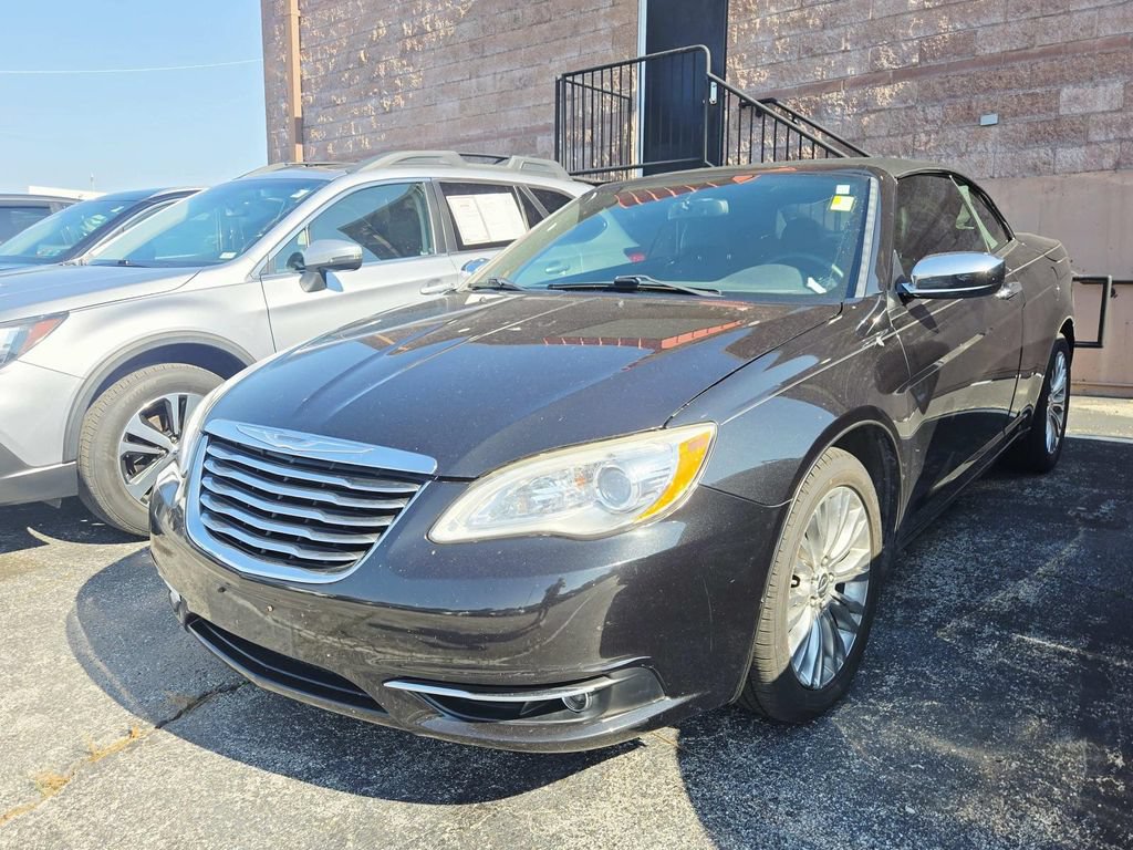 Used 2011 Chrysler 200 Limited FWD image 4