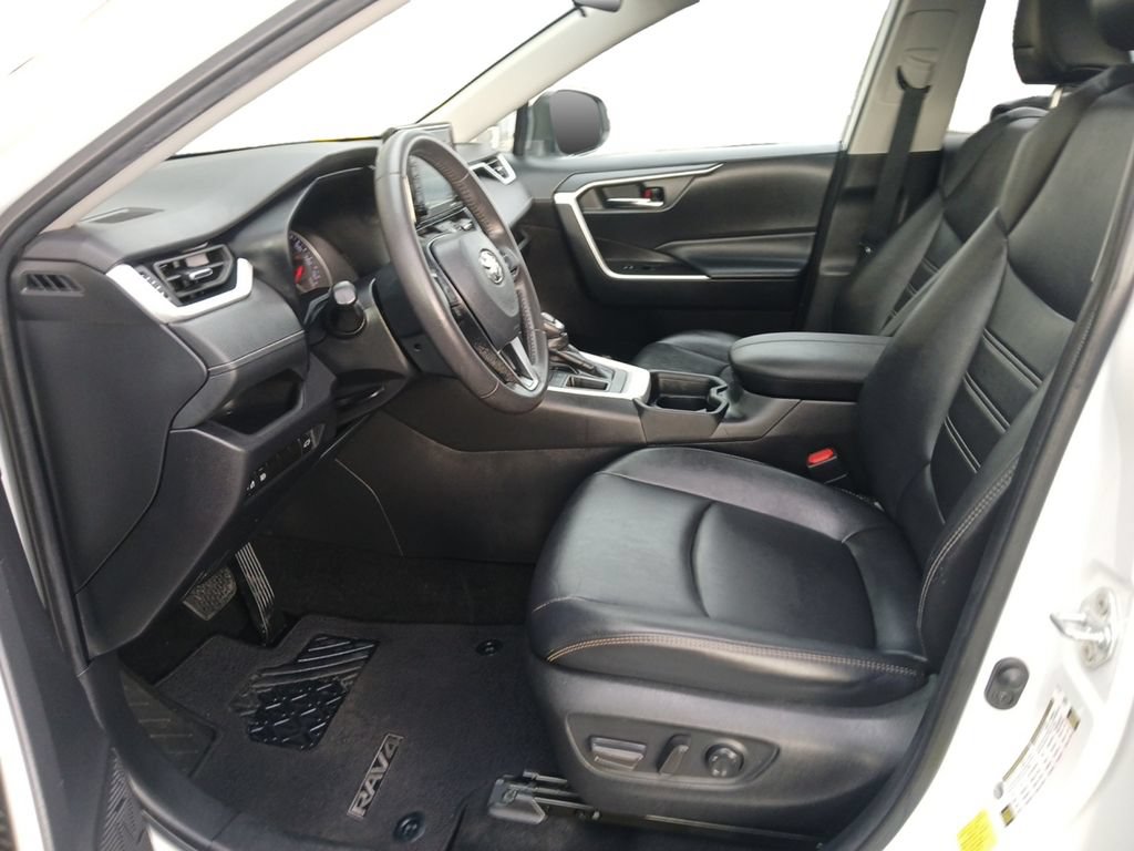 Used 2020 Toyota RAV4 XLE Premium FWD image 19