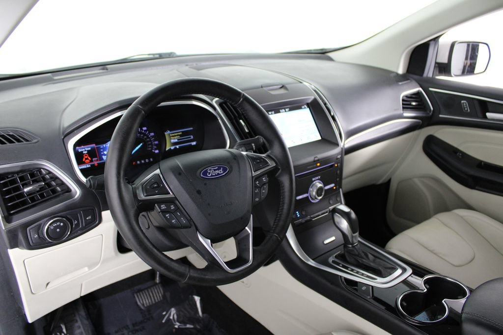 Used 2018 Ford Edge Titanium w/ Equipment Group 301A AWD/4WD image 18