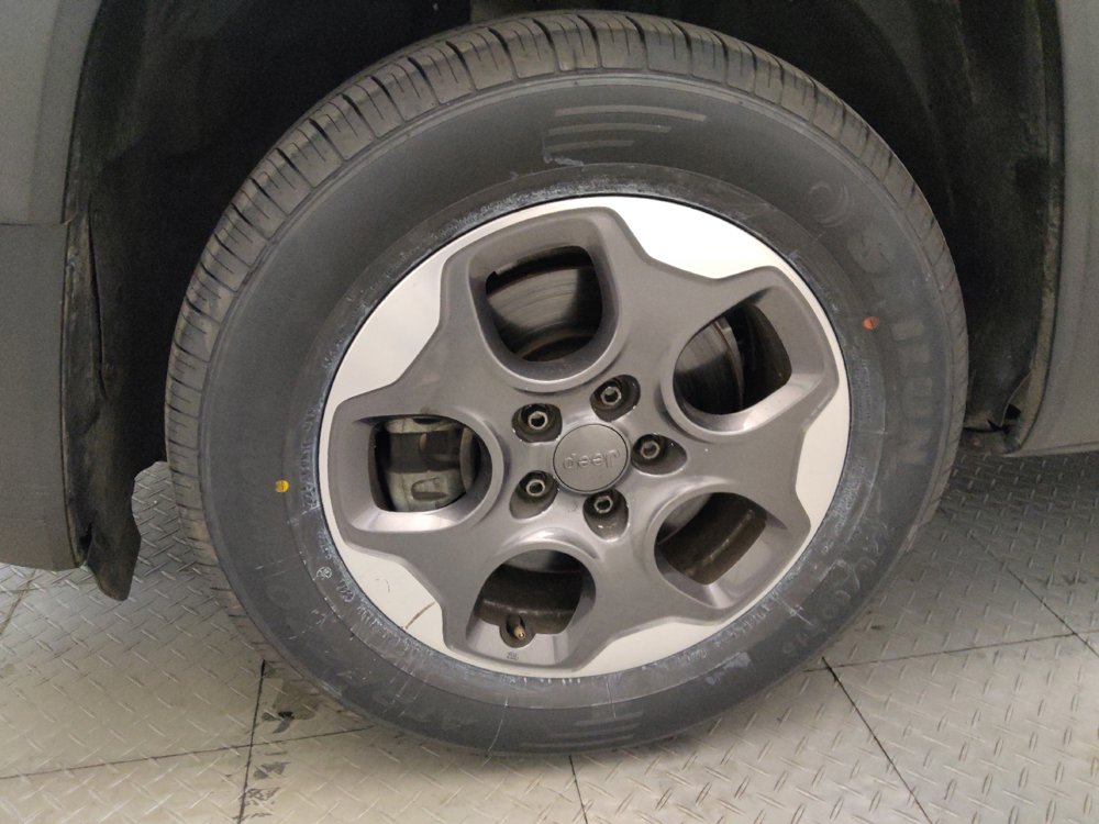 Used 2015 Jeep Renegade Sport w/ Power & Air Group FWD image 31