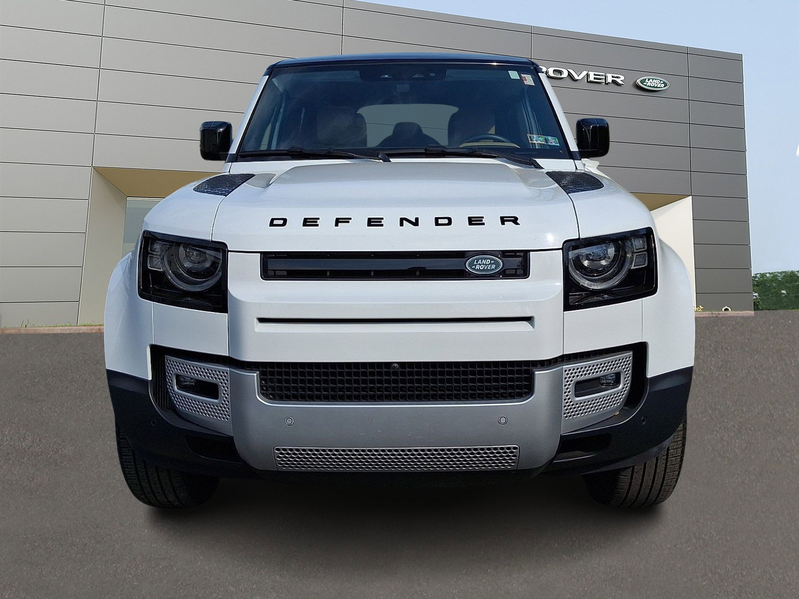Used 2025 Land Rover Defender 110 S AWD/4WD image 8
