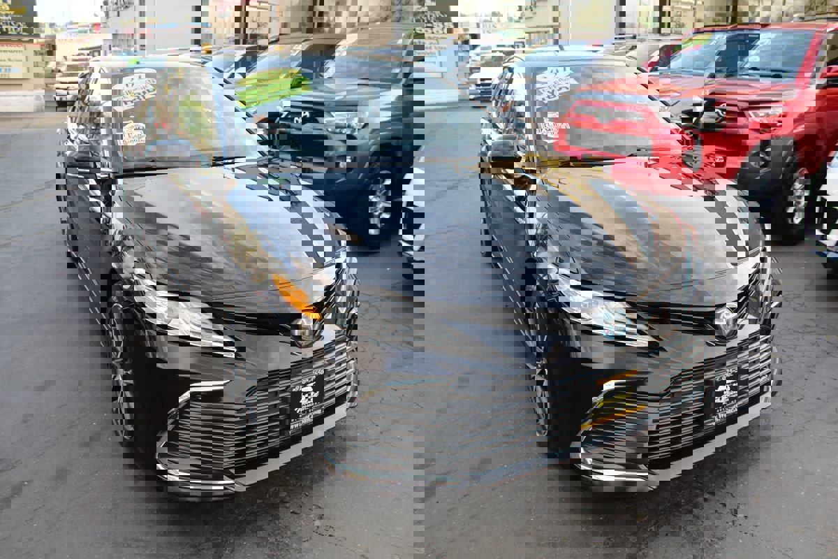 Used 2021 Toyota Camry XLE image 8