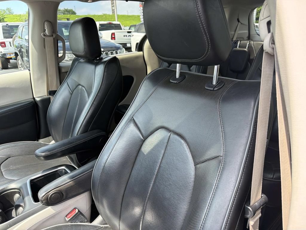 Used 2020 Chrysler Pacifica Limited FWD image 24