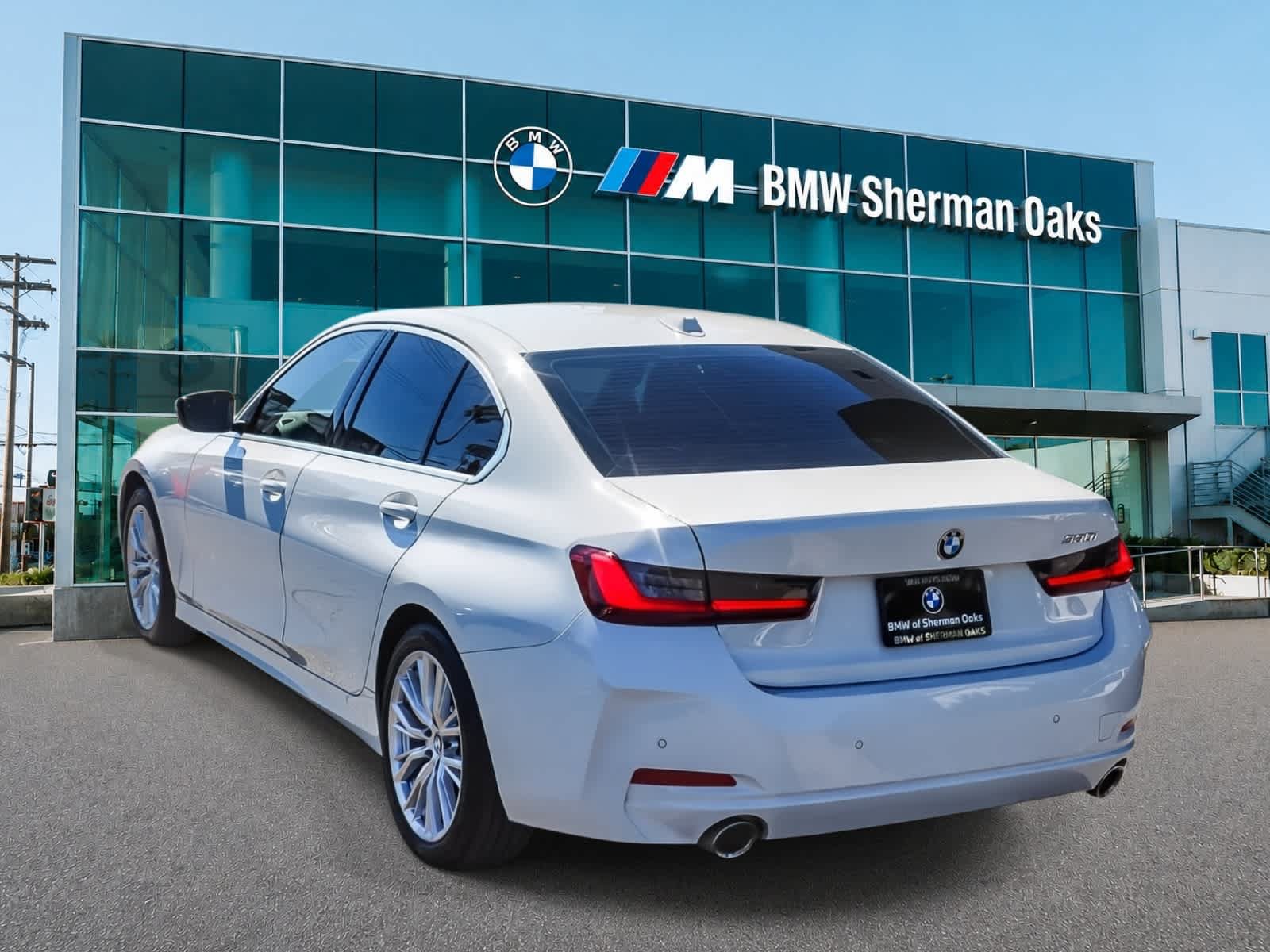 Used 2024 BMW 330i Sedan w/ Premium Package RWD image 6