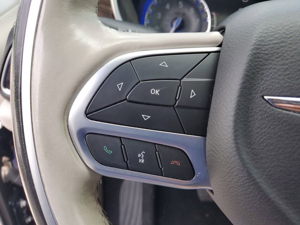 Used 2021 Chrysler Pacifica Limited w/ Uconnect Theater Family Group image 22