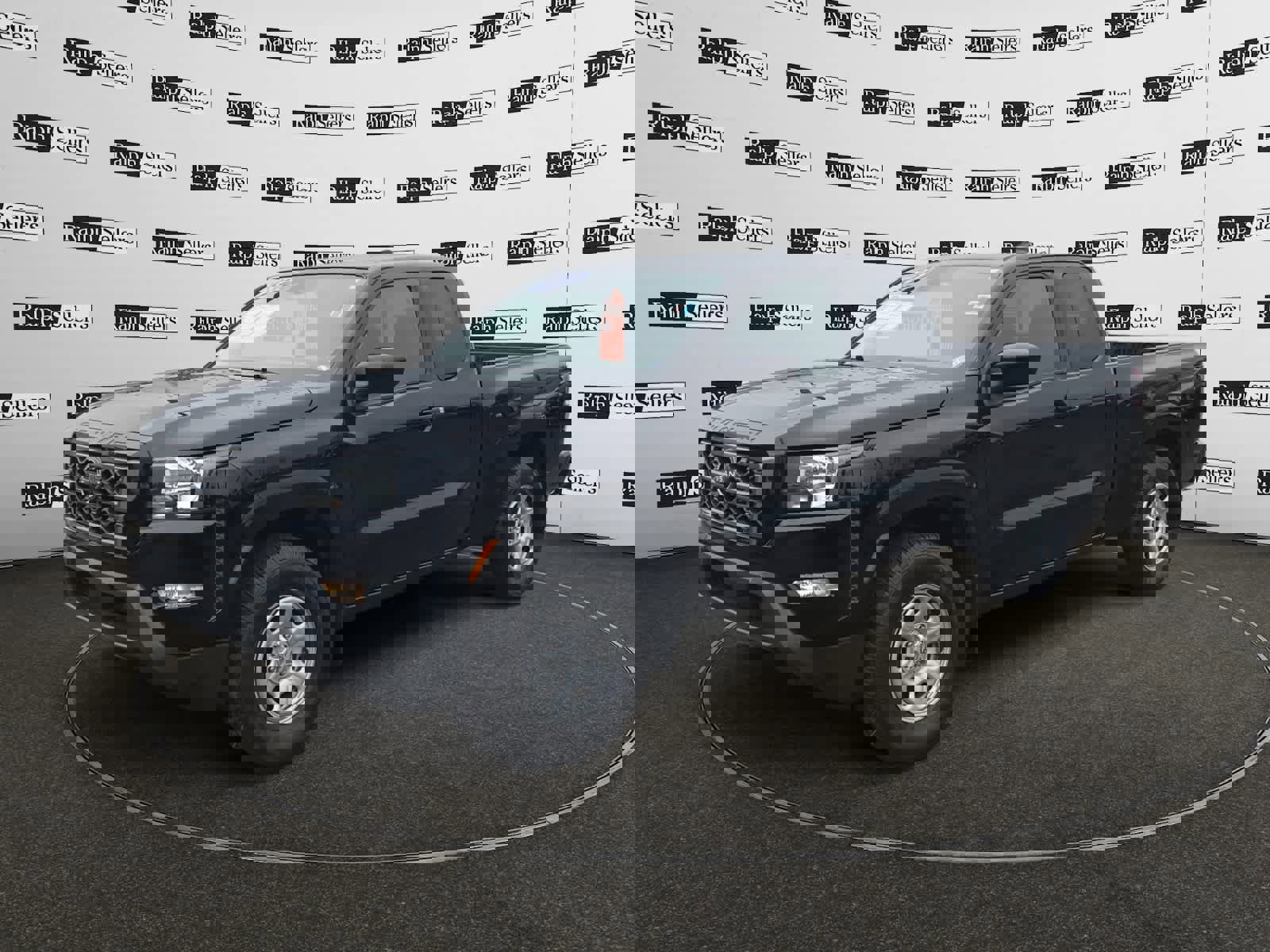 Used 2022 Nissan Frontier SV image 2