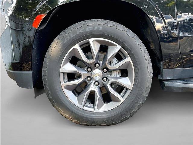 Used 2022 Chevrolet Suburban LT w/ Luxury Package AWD/4WD image 10