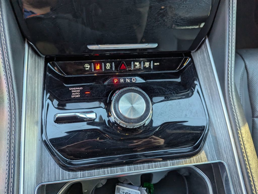 Used 2024 Jeep Wagoneer Series II w/ Flexible Seating Group image 17