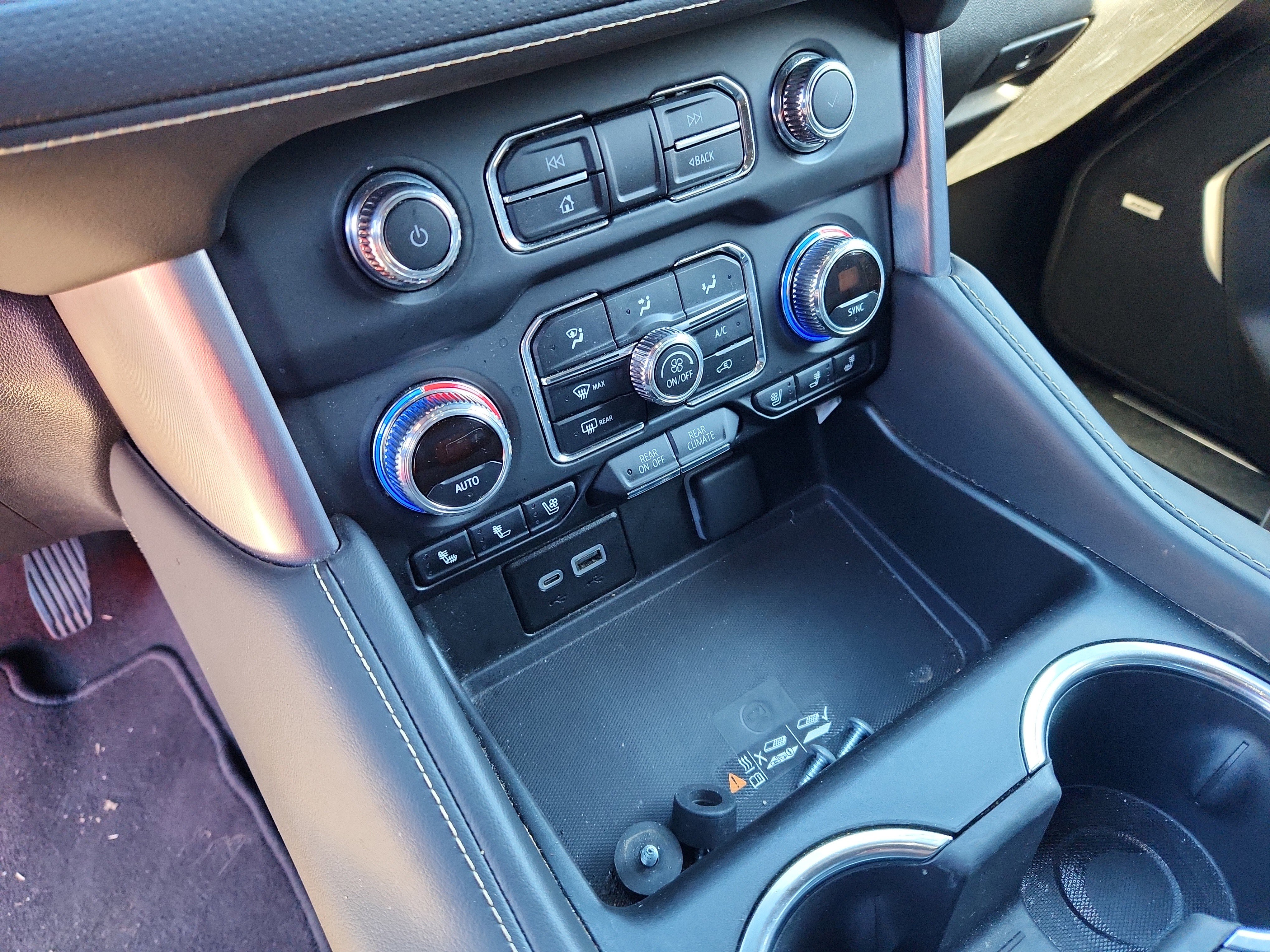 Used 2024 GMC Yukon SLT image 14