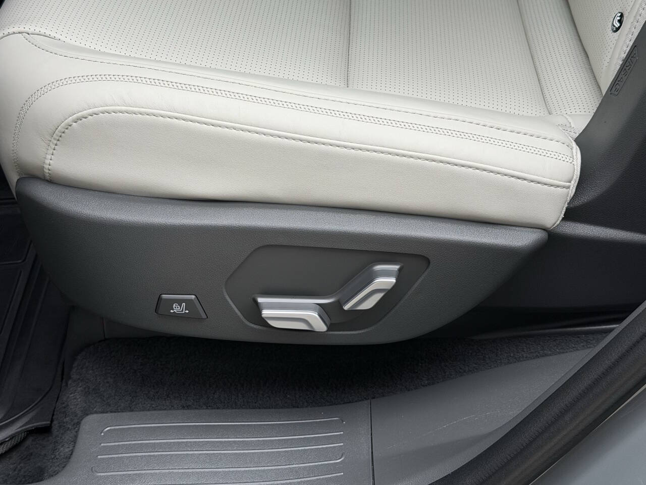 Used 2024 Hyundai Santa Fe Calligraphy AWD/4WD image 18